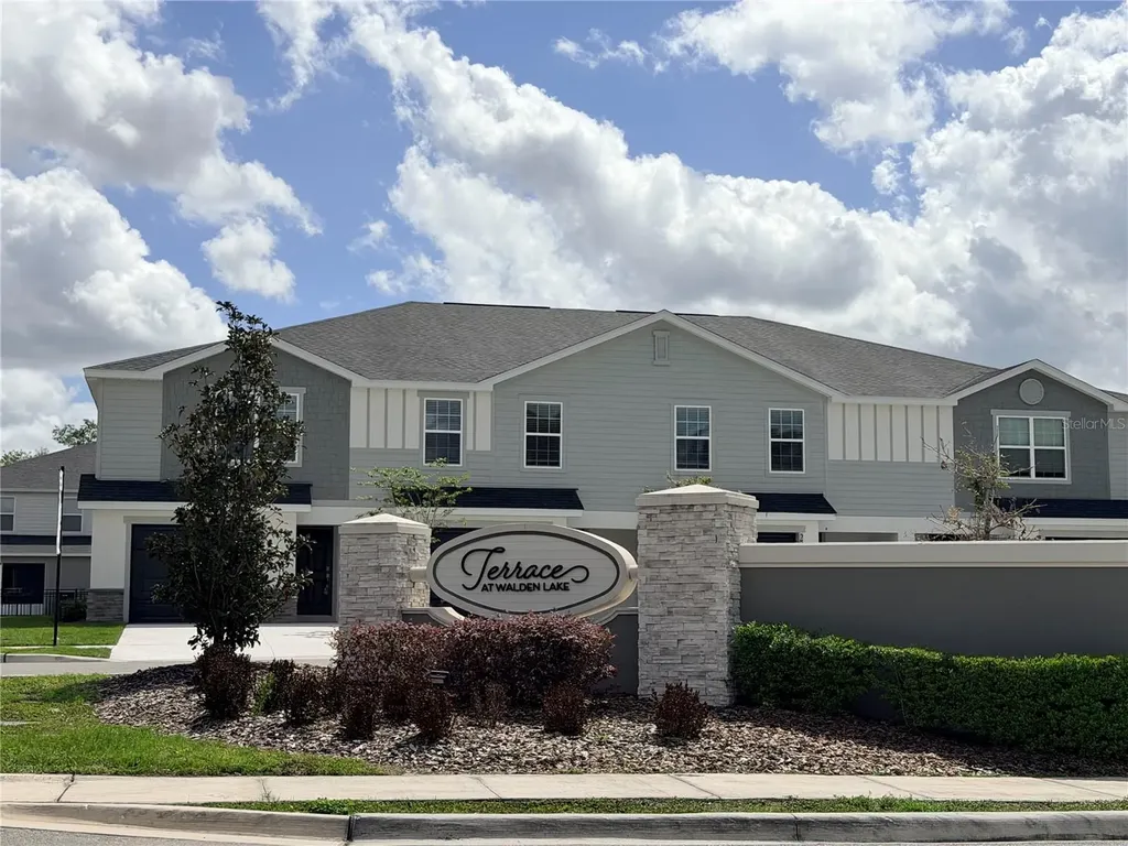 2738 Idyll Lakes Circle Plant City FL 33566