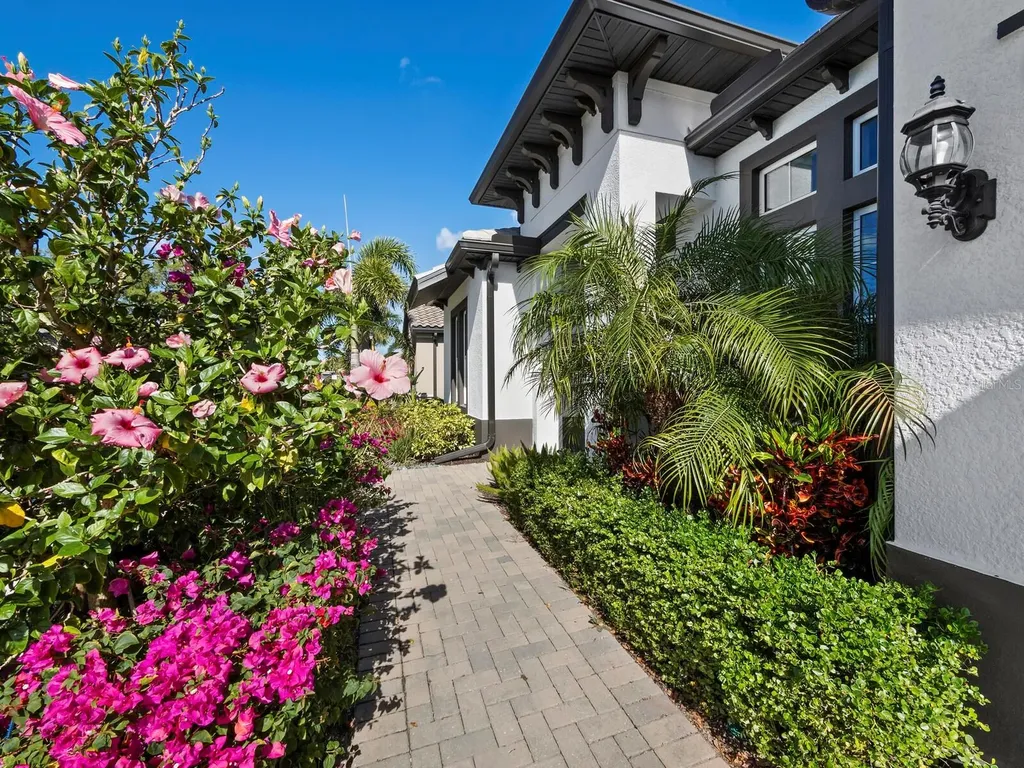 6129 Lungo Lago Drive Sarasota FL 34241