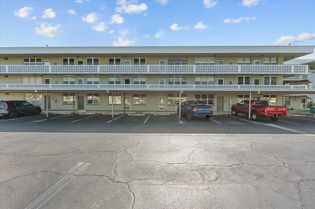 4885 1st Street NE St Petersburg FL 33703