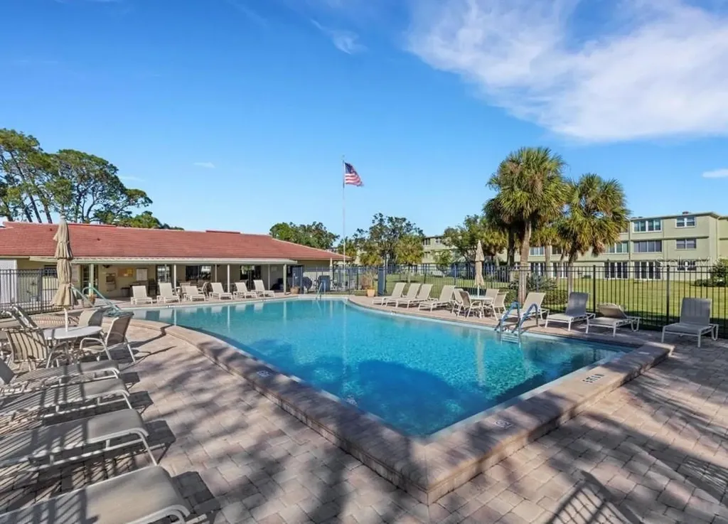 4885 1st Street NE St Petersburg FL 33703