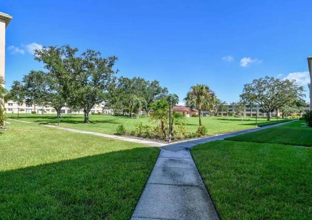 4885 1st Street NE St Petersburg FL 33703