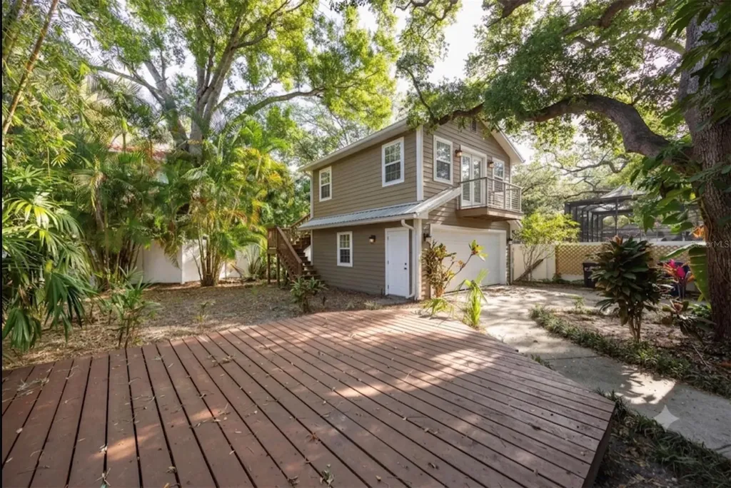3311 W Hawthorne Road Tampa FL 33611