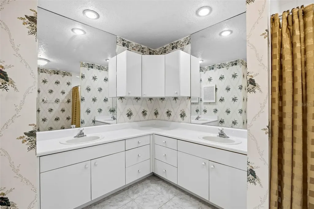 3311 W Hawthorne Road Tampa FL 33611