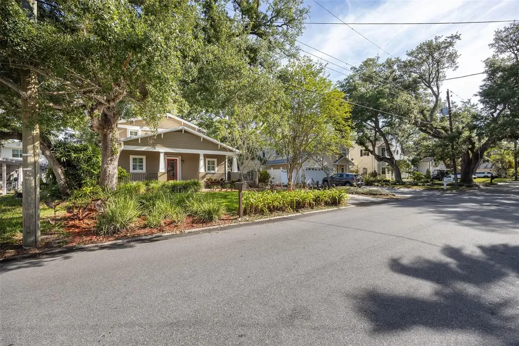 3311 W Hawthorne Road Tampa FL 33611