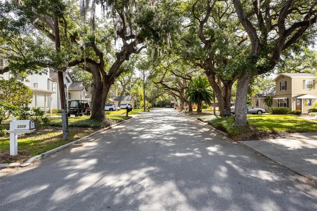 3311 W Hawthorne Road Tampa FL 33611