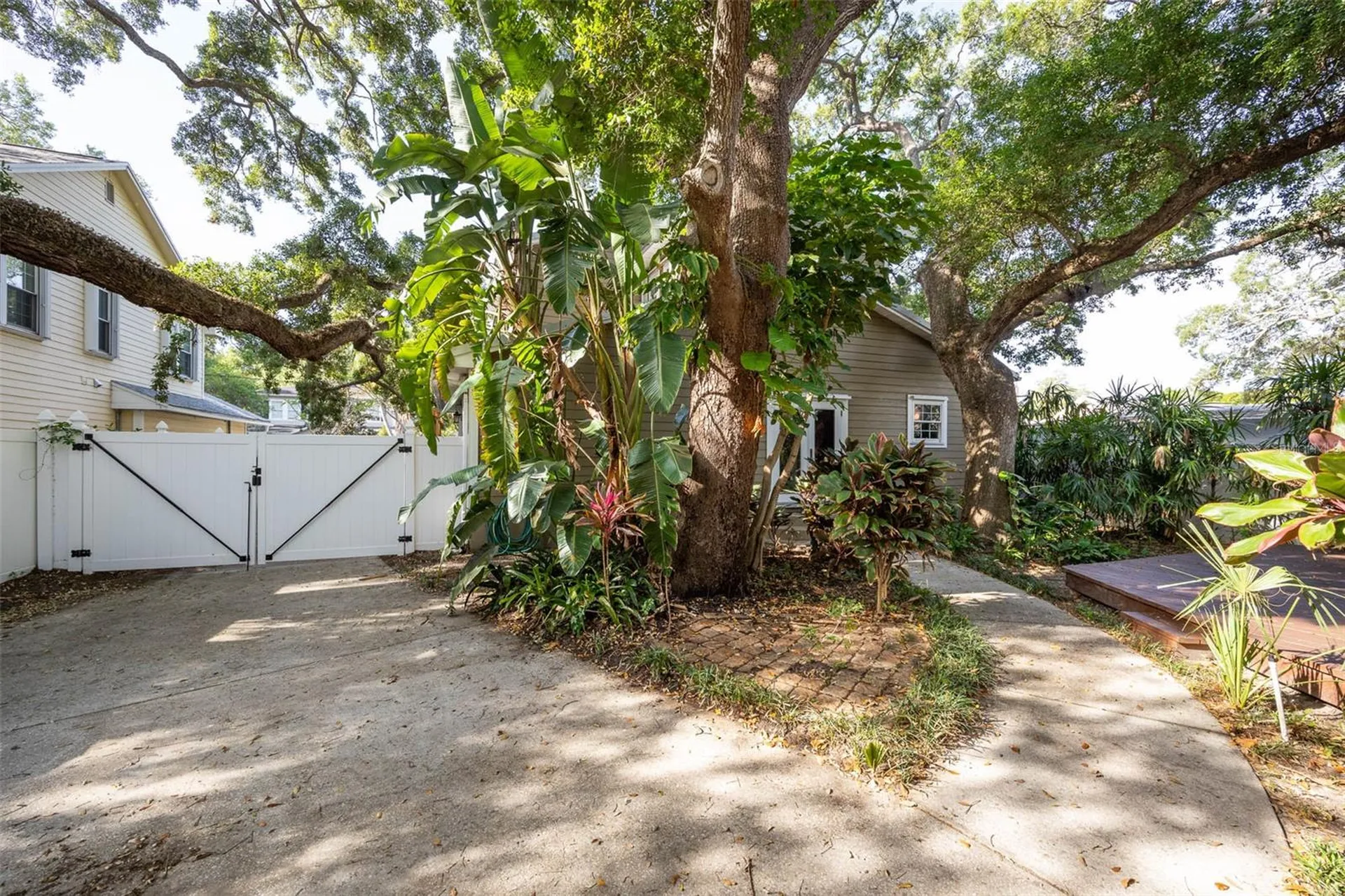 3311 W Hawthorne Road Tampa FL 33611