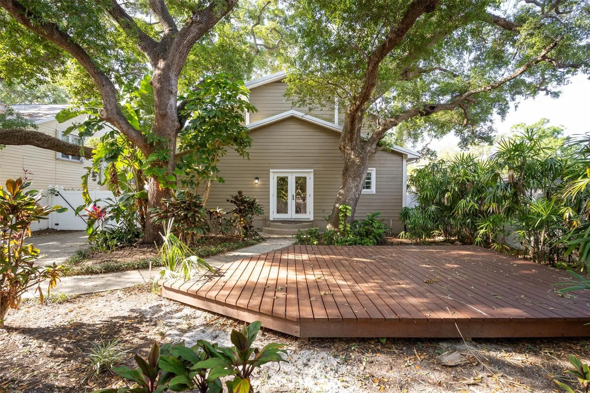 3311 W Hawthorne Road Tampa FL 33611