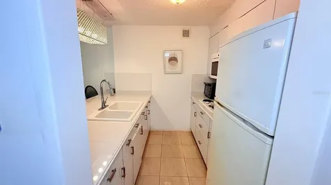 37 Ave. Isla Verde Carolina PR 00979