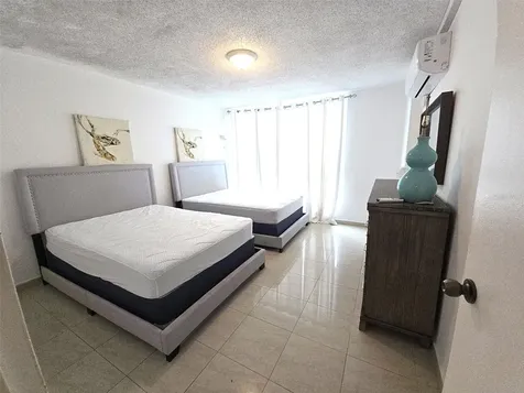 37 Ave. Isla Verde Carolina PR 00979