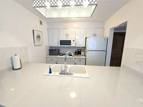 37 Ave. Isla Verde Carolina PR 00979