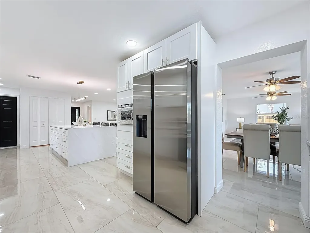 910 Alcazar Way S St Petersburg FL 33705