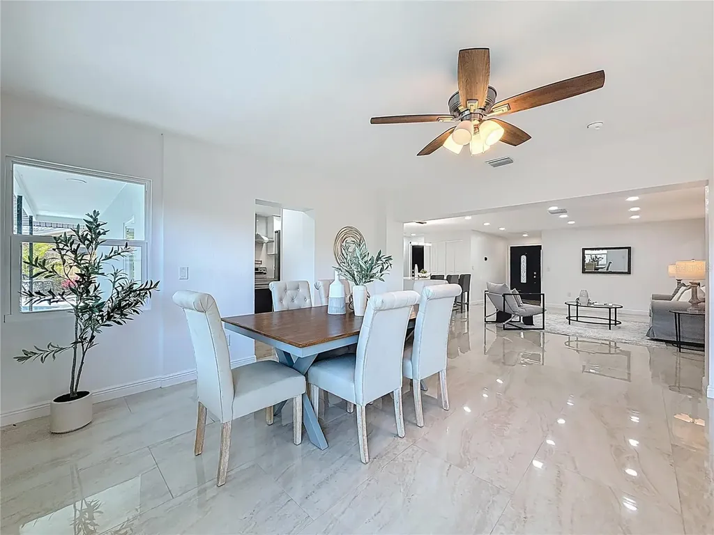 910 Alcazar Way S St Petersburg FL 33705