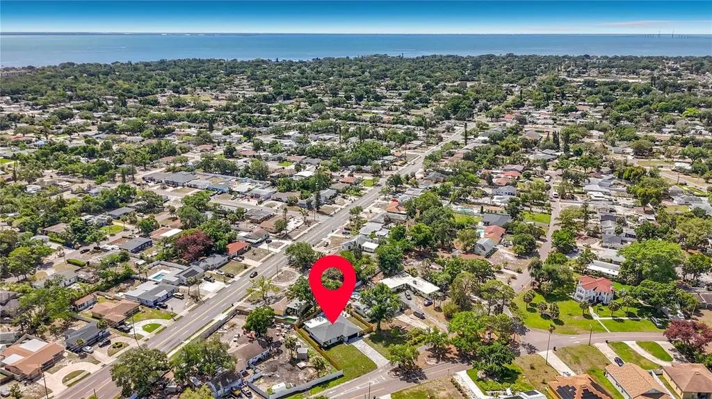 910 Alcazar Way S St Petersburg FL 33705