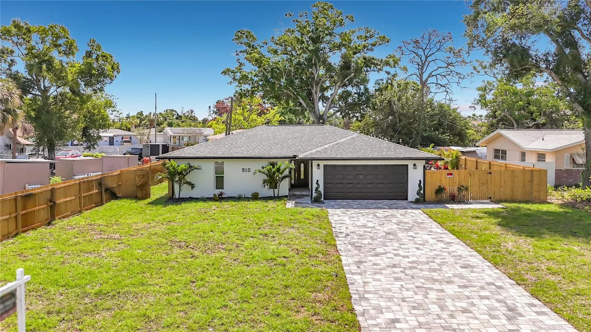 910 Alcazar Way S St Petersburg FL 33705