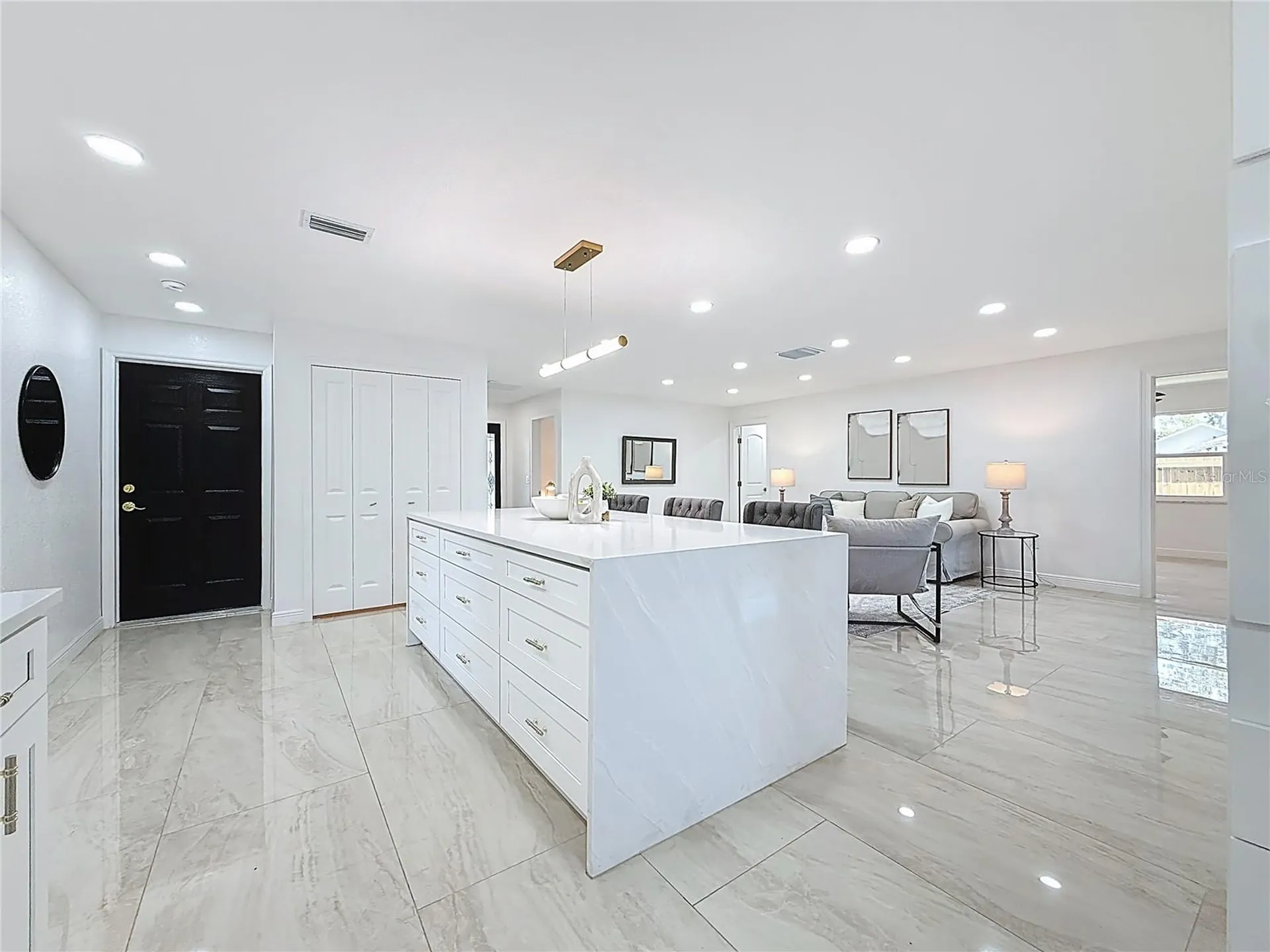 910 Alcazar Way S St Petersburg FL 33705