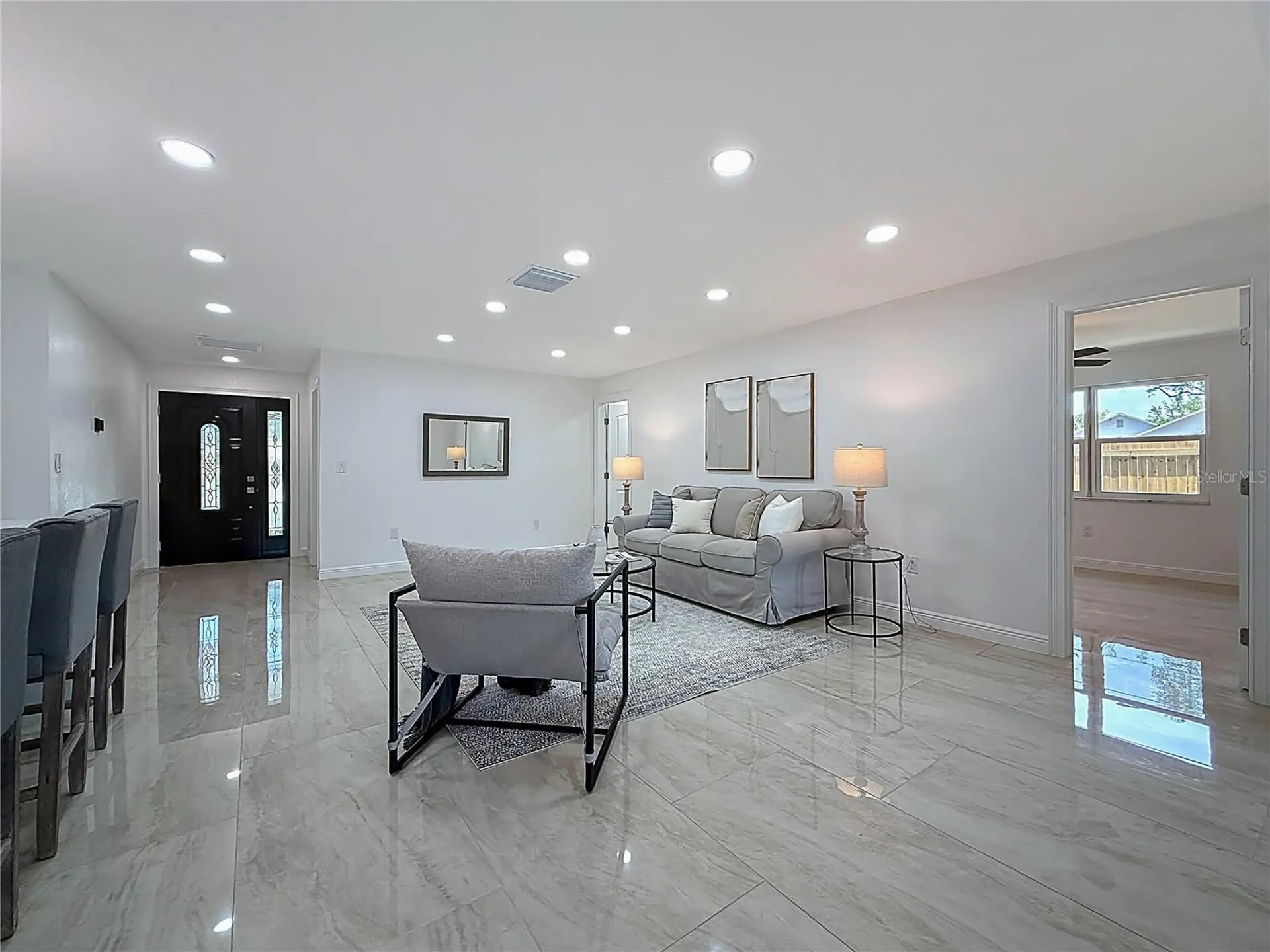 910 Alcazar Way S St Petersburg FL 33705