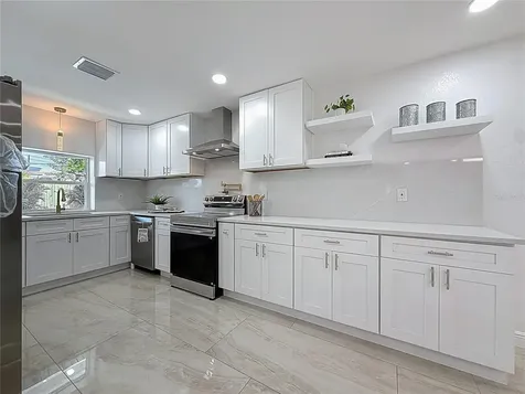 910 Alcazar Way S St Petersburg FL 33705
