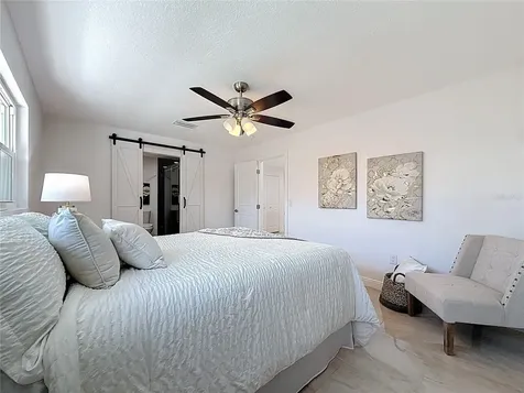 910 Alcazar Way S St Petersburg FL 33705