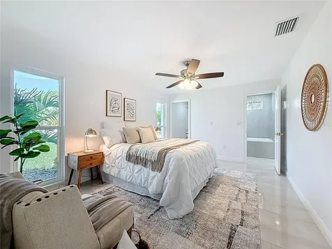 910 Alcazar Way S St Petersburg FL 33705