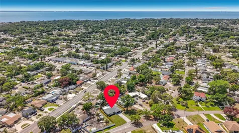 910 Alcazar Way S St Petersburg FL 33705