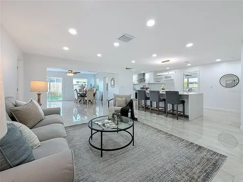 910 Alcazar Way S St Petersburg FL 33705
