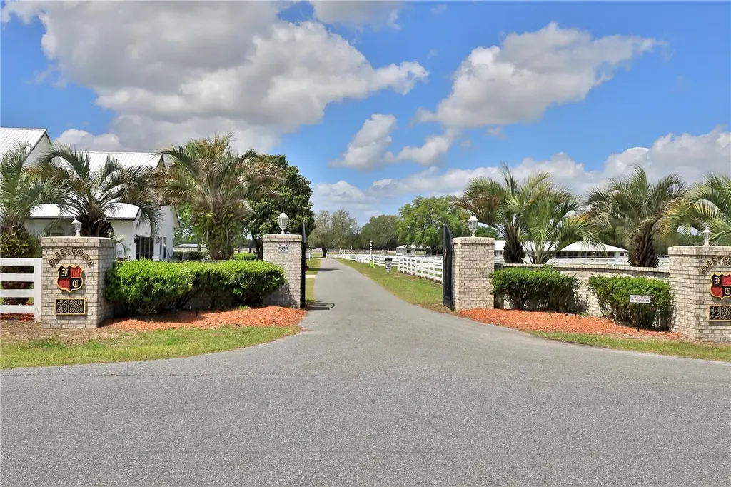 4450 SE 216th Avenue Morriston FL 32668
