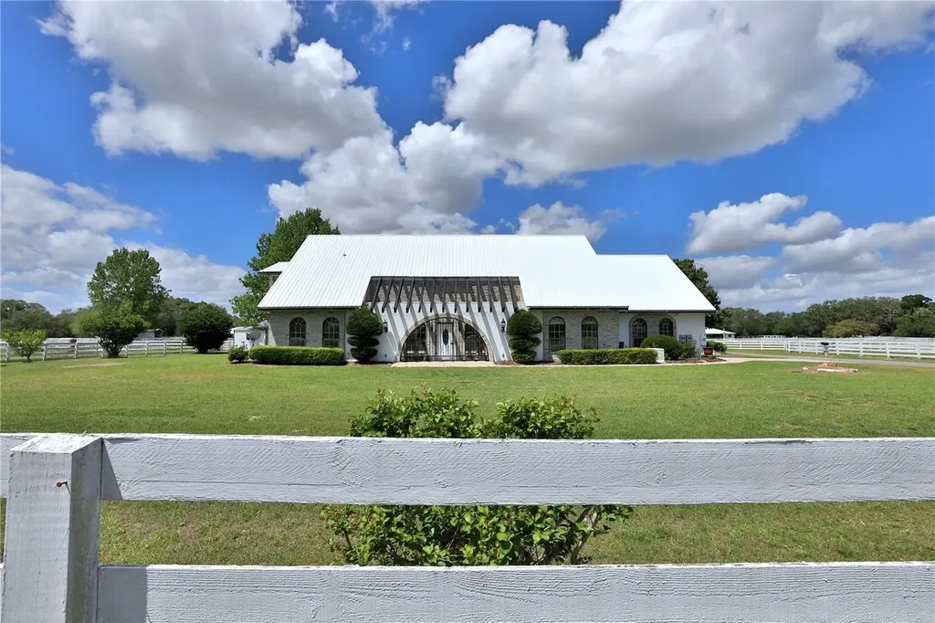 4450 SE 216th Avenue Morriston FL 32668