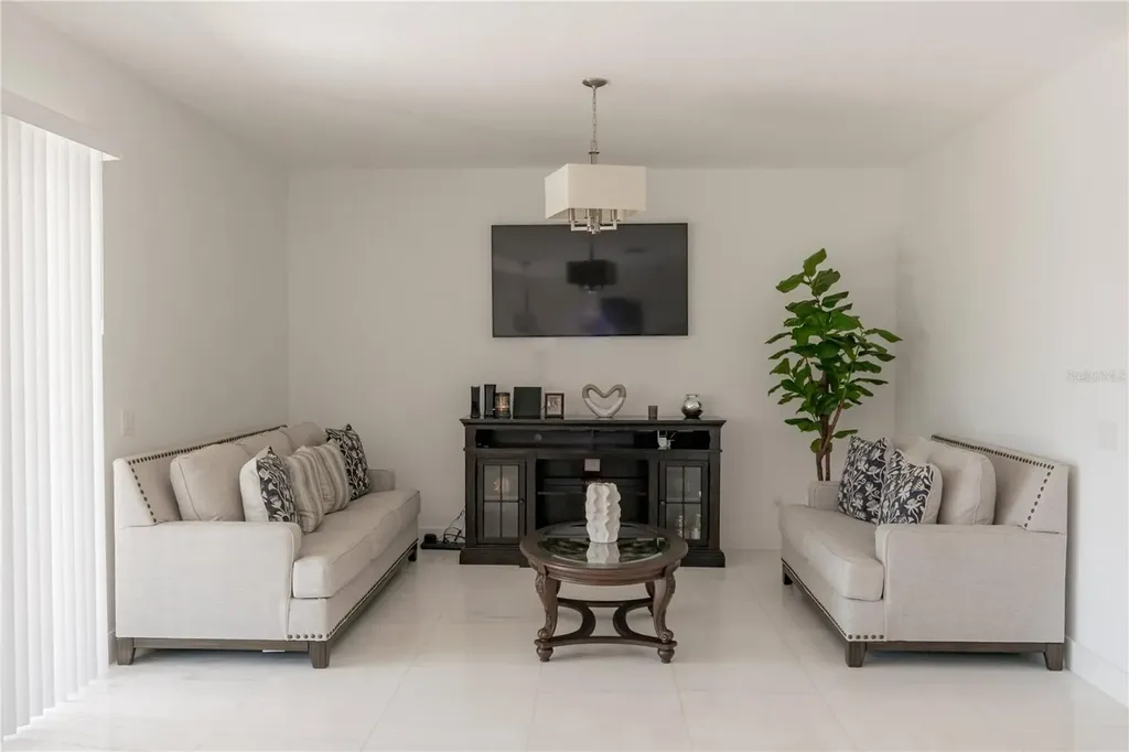 6609 Lake Pembroke Place Orlando FL 32829