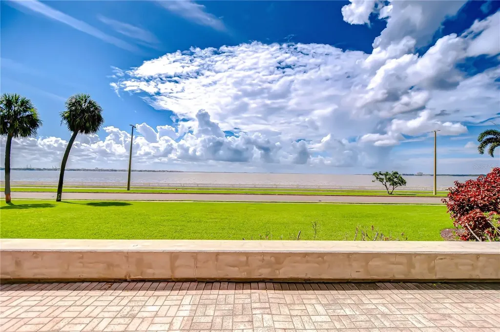 2413 Bayshore Boulevard Tampa FL 33629