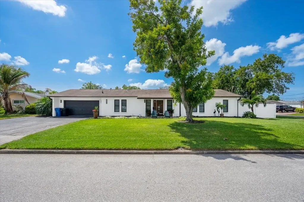 6870 13th Avenue N St Petersburg FL 33710