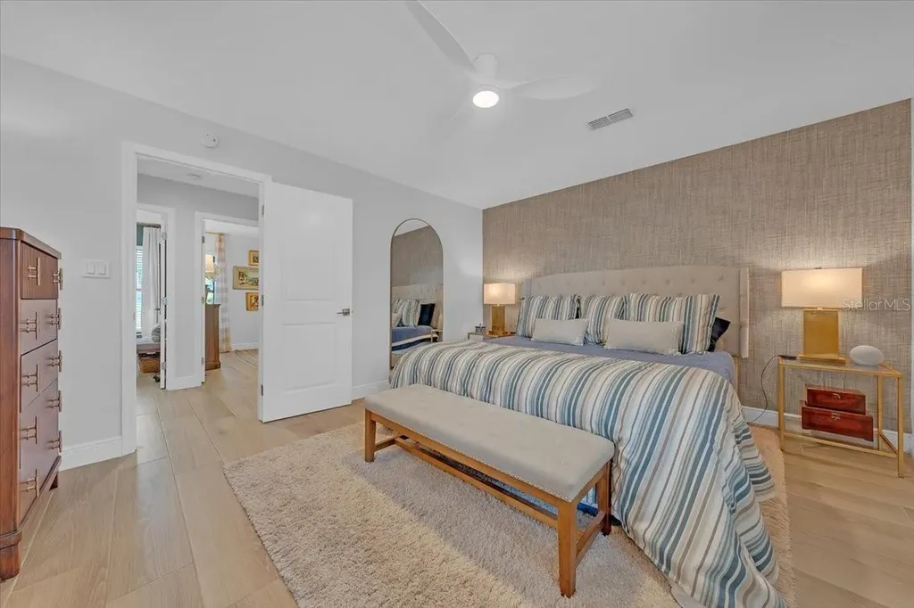 6870 13th Avenue N St Petersburg FL 33710