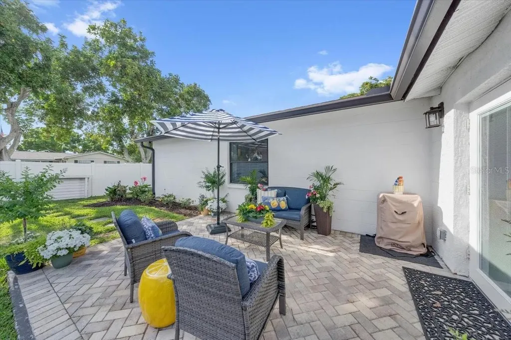 6870 13th Avenue N St Petersburg FL 33710
