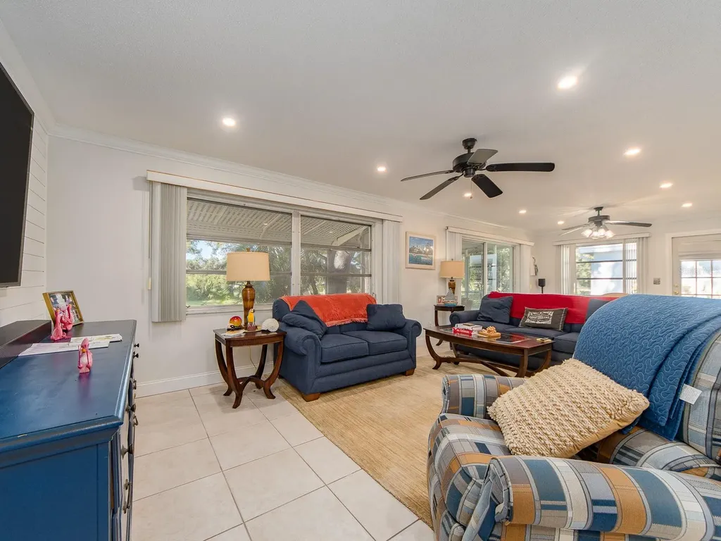 9234 141st Street Seminole FL 33776