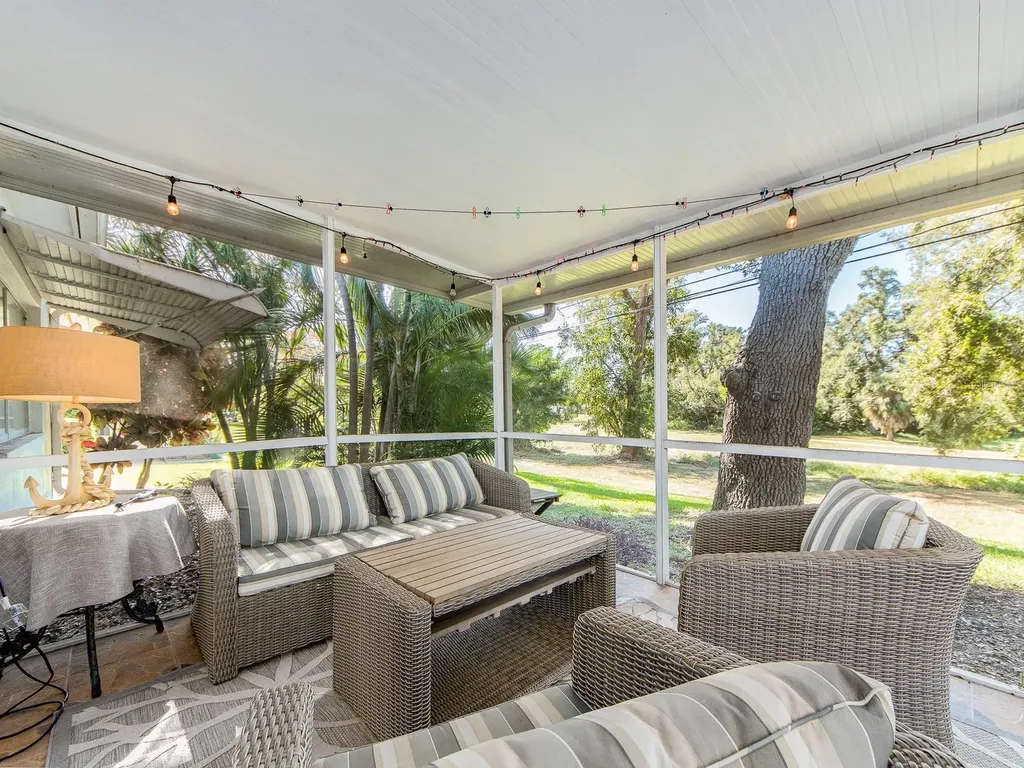 9234 141st Street Seminole FL 33776