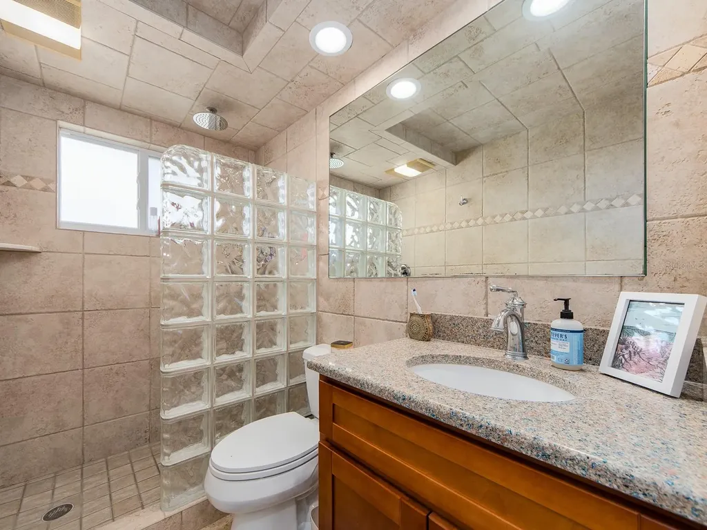 9234 141st Street Seminole FL 33776