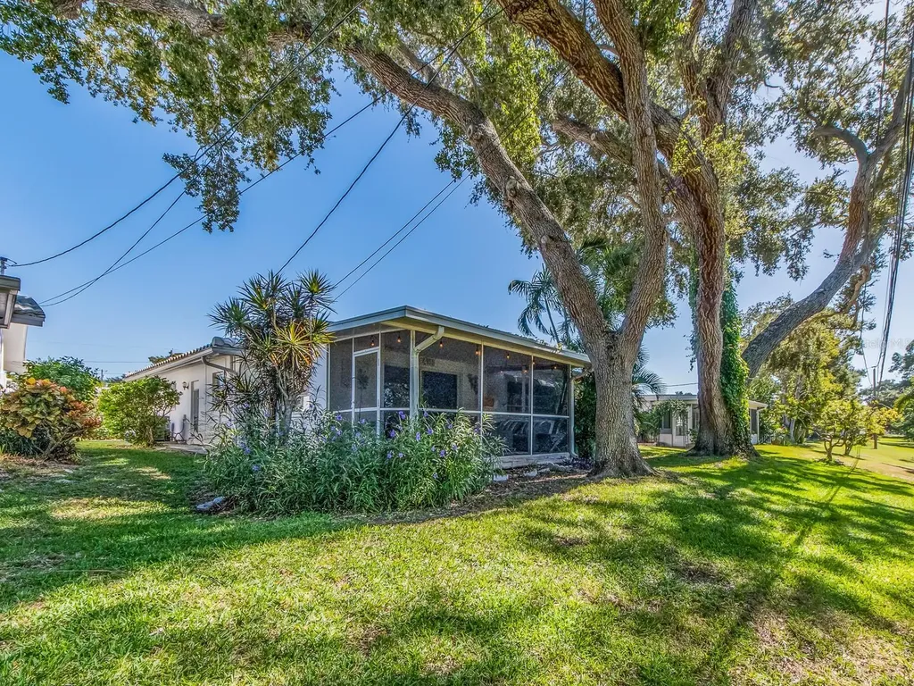 9234 141st Street Seminole FL 33776