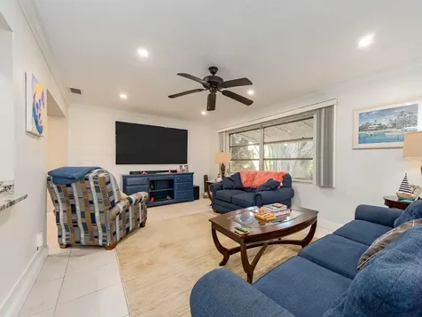9234 141st Street Seminole FL 33776