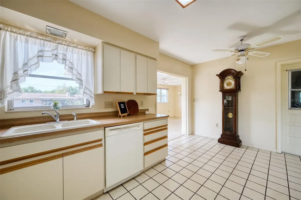 2632 Sunnyside Street Sarasota FL 34239
