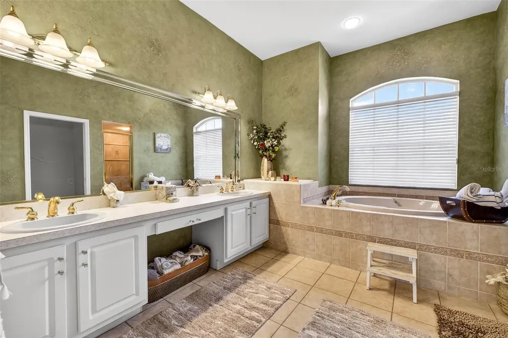 10211 Ridge Top Loop Weeki Wachee FL 34613