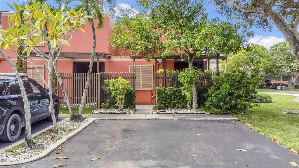 1490 Laguna Lane Pembroke Pines FL 33026