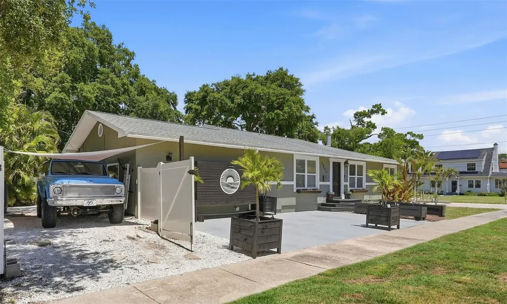 4800 16th Street N St Petersburg FL 33703