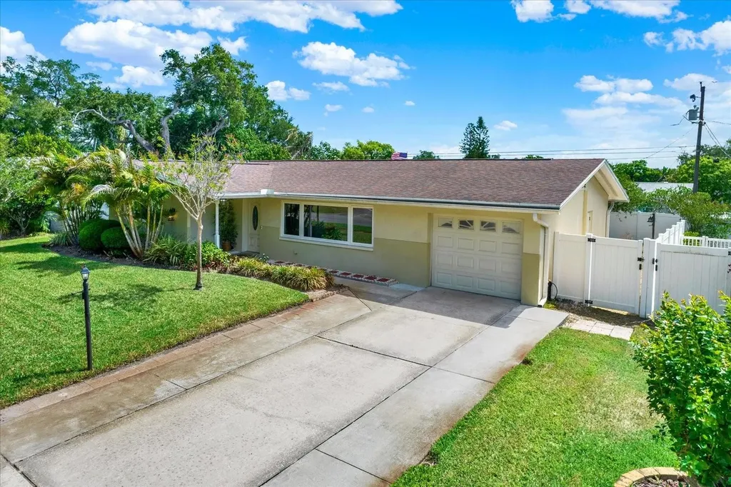 1815 Chateau Drive E Clearwater FL 33756