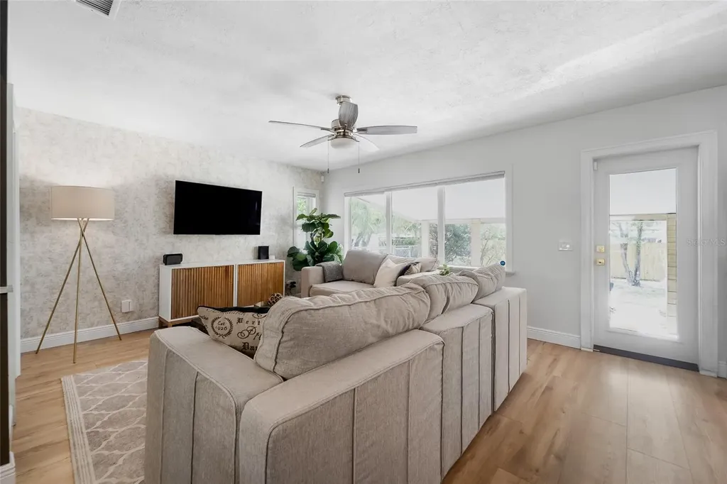 1502 W Meadowbrook Avenue Tampa FL 33612