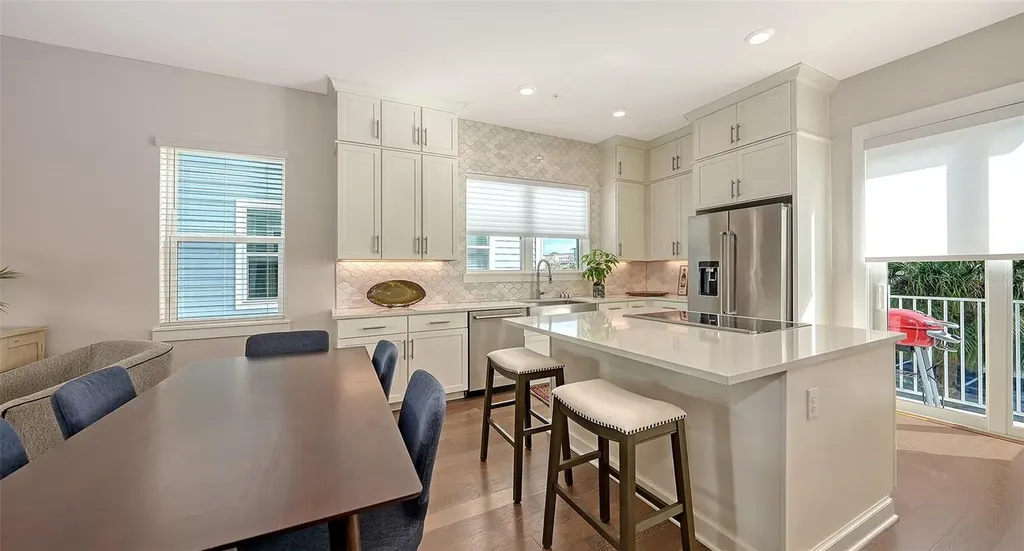 512 Laurel Park Drive Sarasota FL 34236