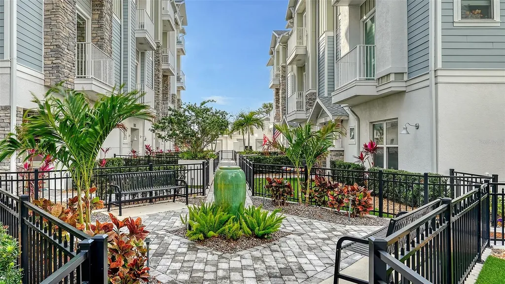 512 Laurel Park Drive Sarasota FL 34236