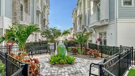 512 Laurel Park Drive Sarasota FL 34236