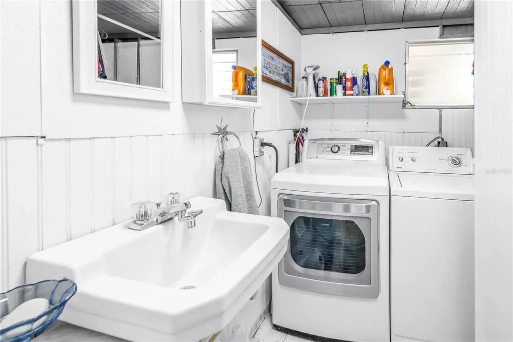 1703 Minnesota Avenue Bradenton FL 34207