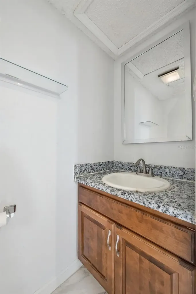 6924 Woodlake Orlando FL 32810
