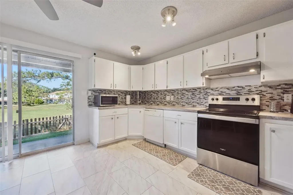 6924 Woodlake Orlando FL 32810