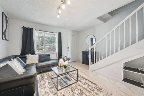 6924 Woodlake Orlando FL 32810